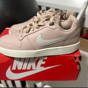 Nike Beige Sneakers
